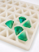 3.5-mL-Diamant-Gummiform - 173 Kavitäten - Nahaufnahme, auf weißem Hintergrund, mit smaragdgrünen Gummis