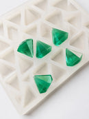 3.5-mL-Diamant-Gummiform - 173 Kavitäten - Schrägansicht, mit smaragdgrünen Gummis, durchscheinend