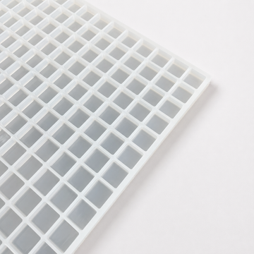3.5-mL-Gummiform für quadratische Gummies, 221 Kavitäten — Schrägansicht